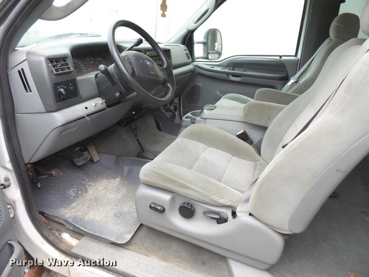 image for item L3630 2004 Ford F550 SuperCab flatbed truck