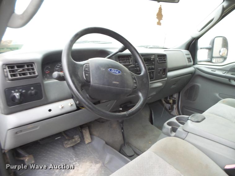 image for item L3630 2004 Ford F550 SuperCab flatbed truck