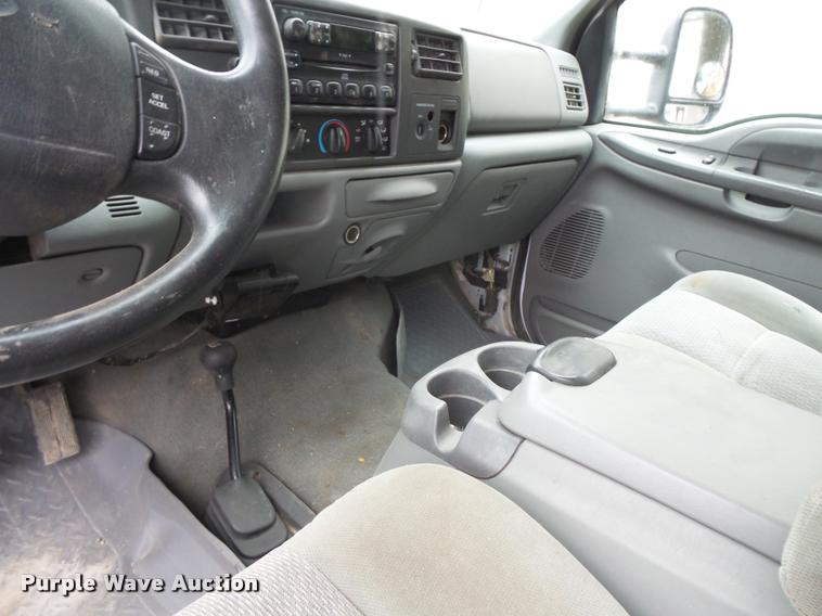 image for item L3630 2004 Ford F550 SuperCab flatbed truck