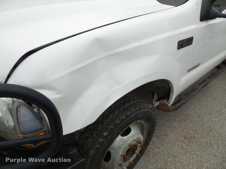 image for item L3630 2004 Ford F550 SuperCab flatbed truck
