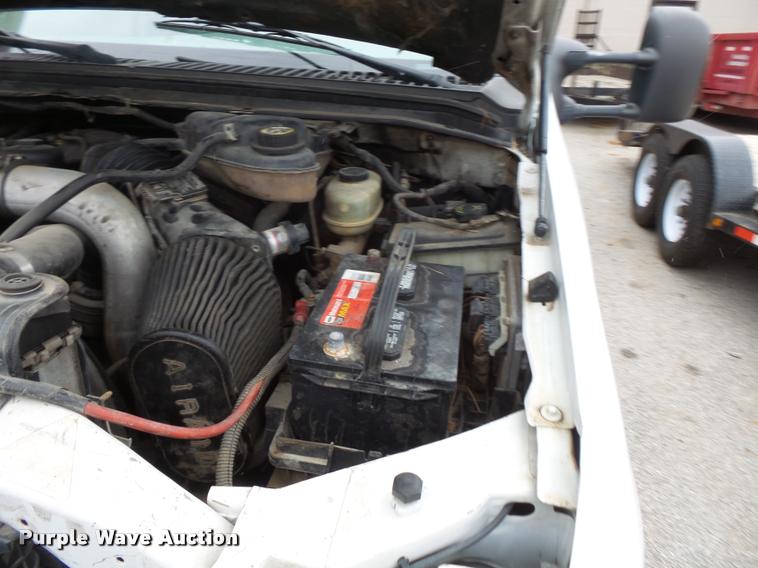 image for item L3630 2004 Ford F550 SuperCab flatbed truck