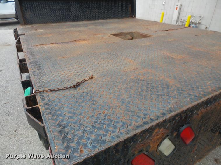 image for item L3630 2004 Ford F550 SuperCab flatbed truck
