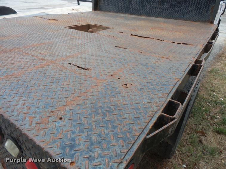 image for item L3630 2004 Ford F550 SuperCab flatbed truck