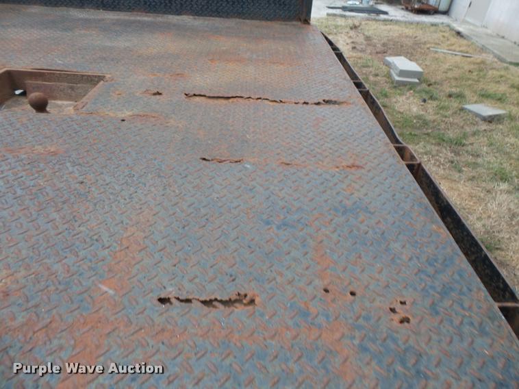 image for item L3630 2004 Ford F550 SuperCab flatbed truck