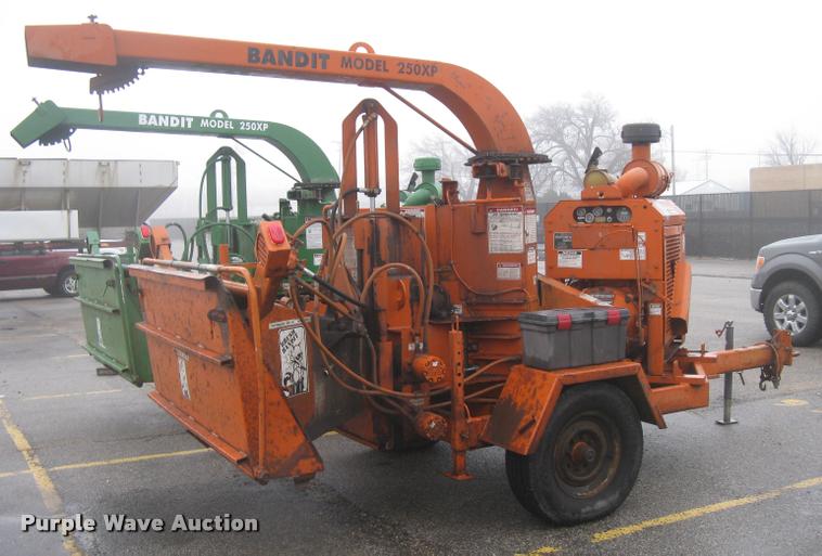 image for item L3934 Bandit 250XP chipper