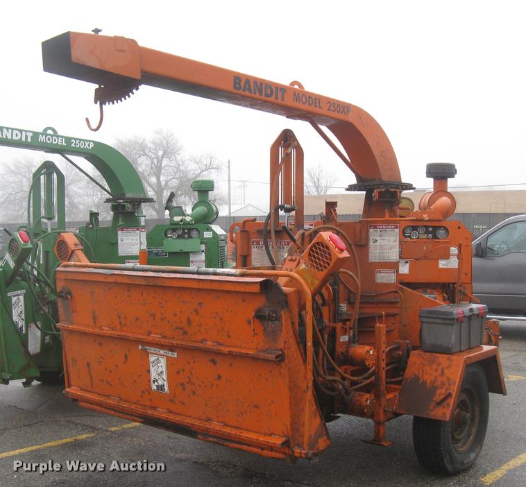 image for item L3934 Bandit 250XP chipper