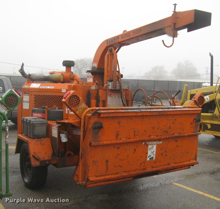 image for item L3934 Bandit 250XP chipper