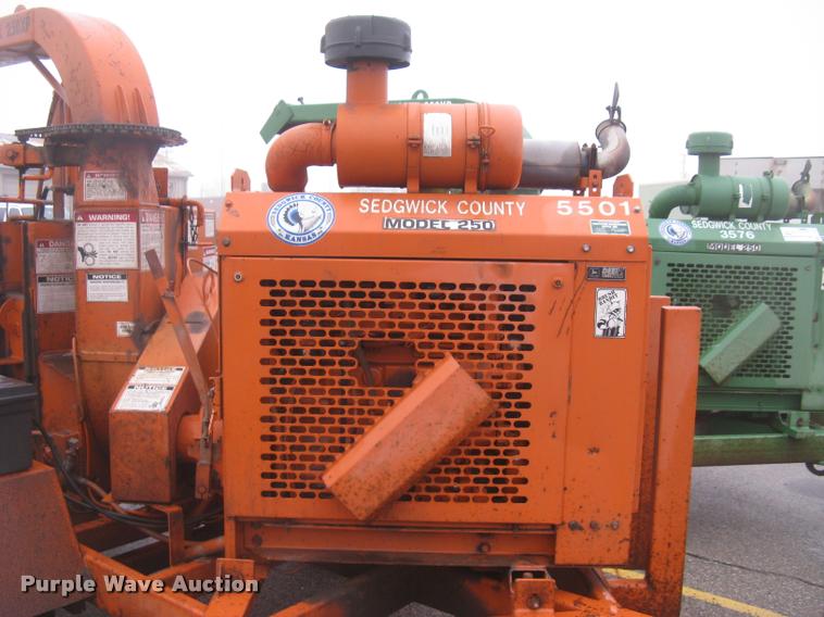 image for item L3934 Bandit 250XP chipper