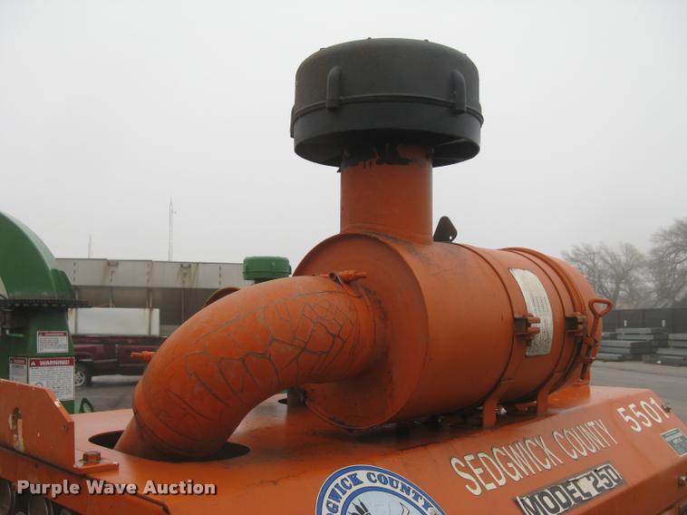 image for item L3934 Bandit 250XP chipper