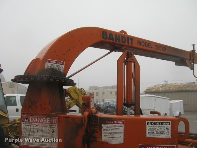 image for item L3934 Bandit 250XP chipper