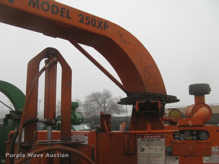 image for item L3934 Bandit 250XP chipper