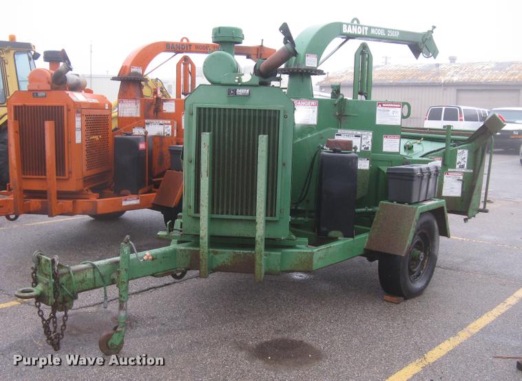 image for item L3935 2000 Bandit 250XP chipper