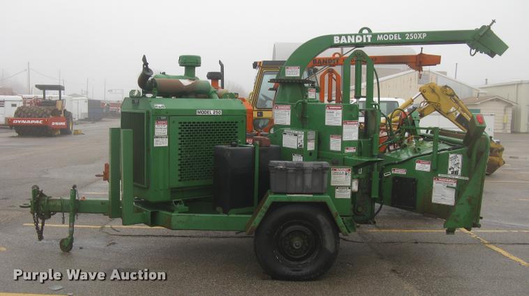 image for item L3935 2000 Bandit 250XP chipper