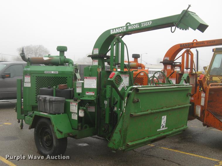 image for item L3935 2000 Bandit 250XP chipper