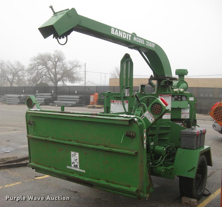 image for item L3935 2000 Bandit 250XP chipper