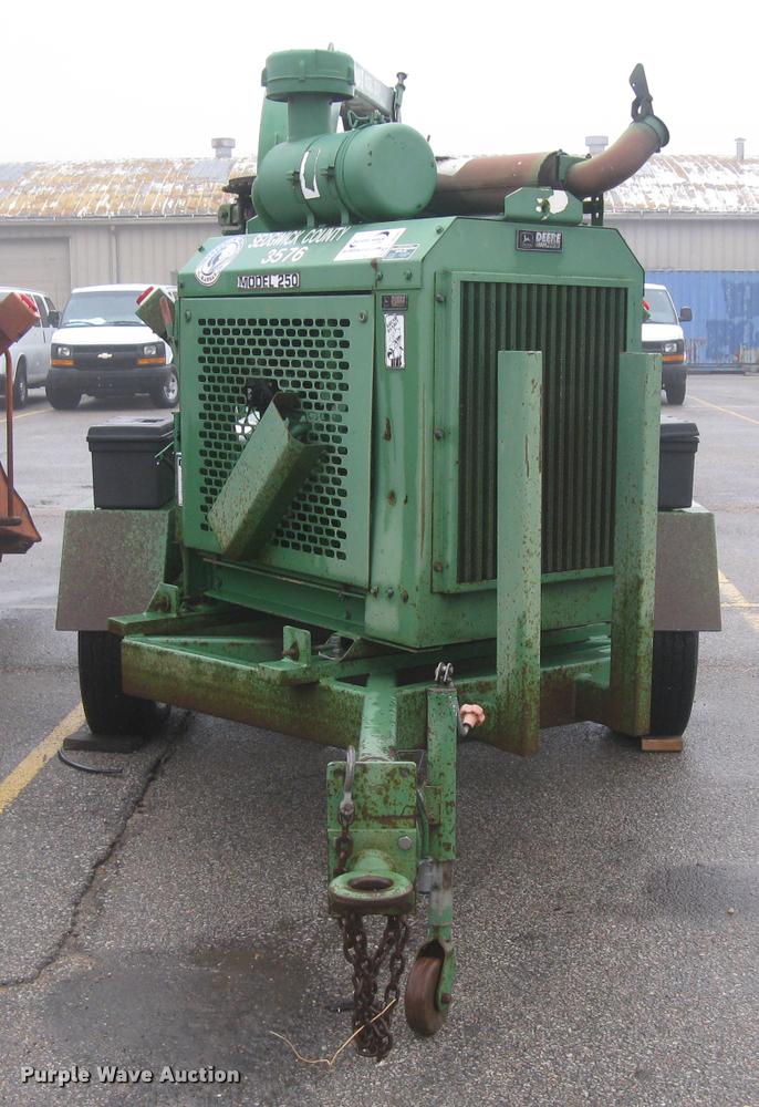 image for item L3935 2000 Bandit 250XP chipper