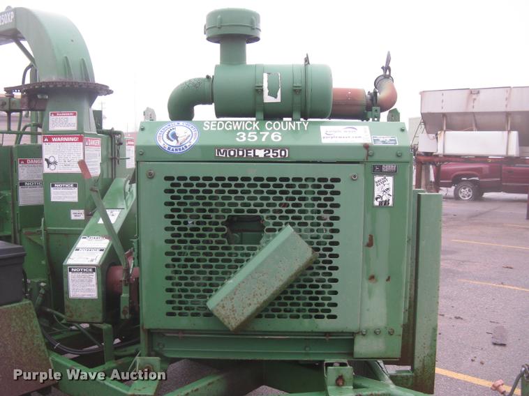 image for item L3935 2000 Bandit 250XP chipper