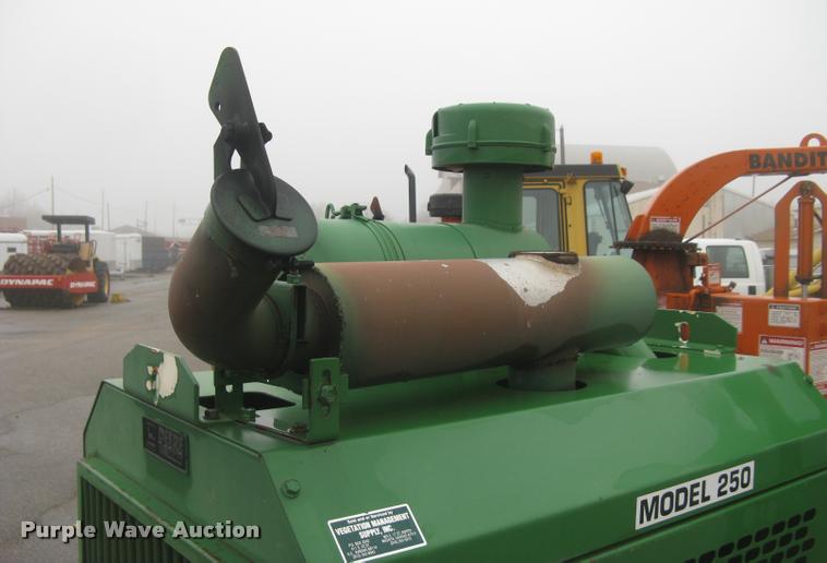 image for item L3935 2000 Bandit 250XP chipper