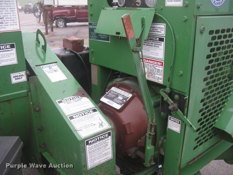 image for item L3935 2000 Bandit 250XP chipper