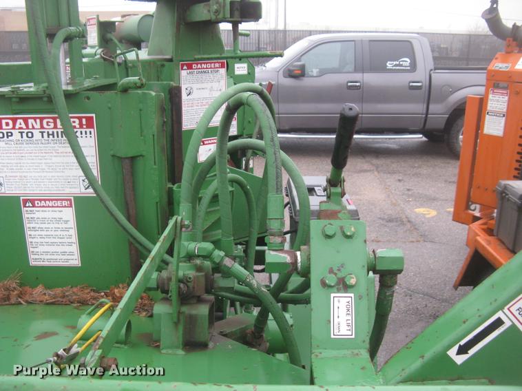 image for item L3935 2000 Bandit 250XP chipper