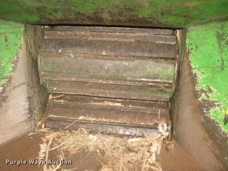 image for item L3935 2000 Bandit 250XP chipper