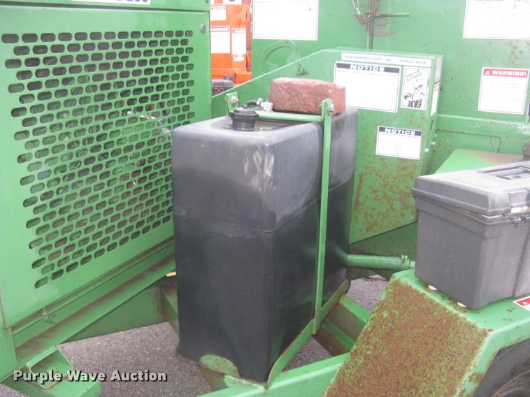 image for item L3935 2000 Bandit 250XP chipper