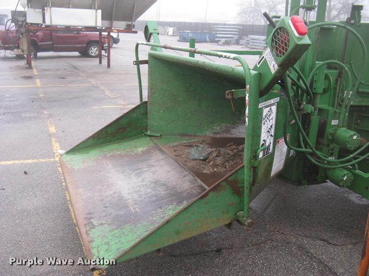 image for item L3935 2000 Bandit 250XP chipper