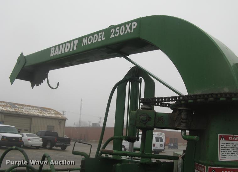 image for item L3935 2000 Bandit 250XP chipper