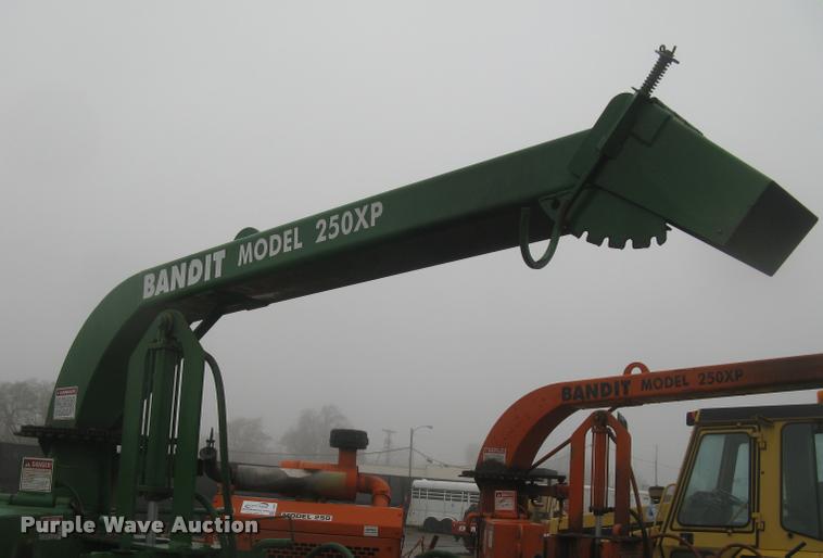 image for item L3935 2000 Bandit 250XP chipper