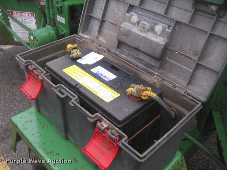 image for item L3935 2000 Bandit 250XP chipper