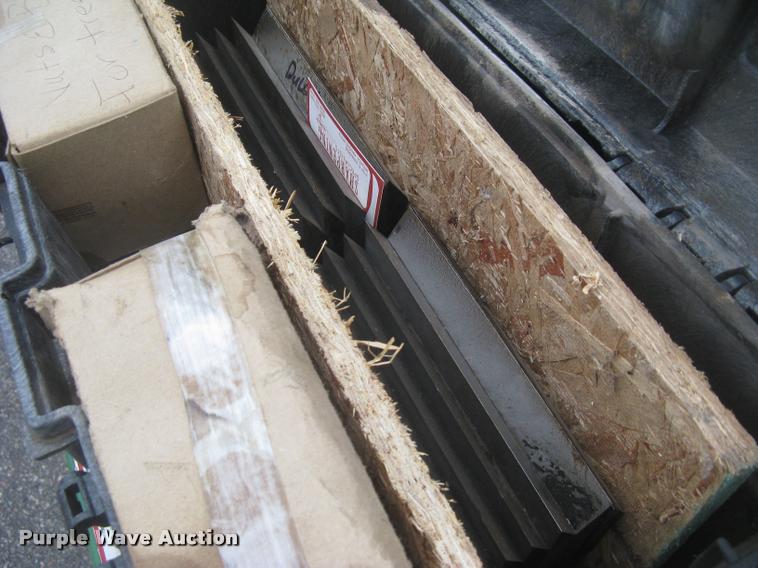 image for item L3935 2000 Bandit 250XP chipper