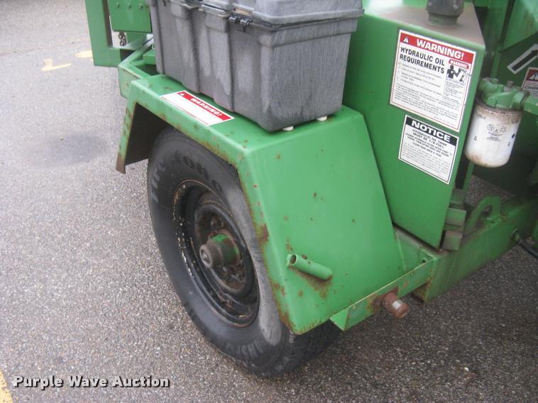 image for item L3935 2000 Bandit 250XP chipper