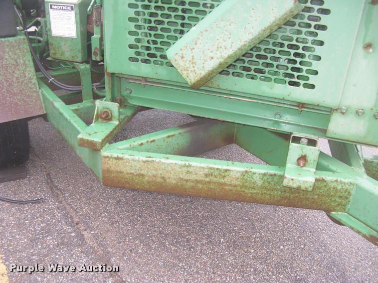 image for item L3935 2000 Bandit 250XP chipper