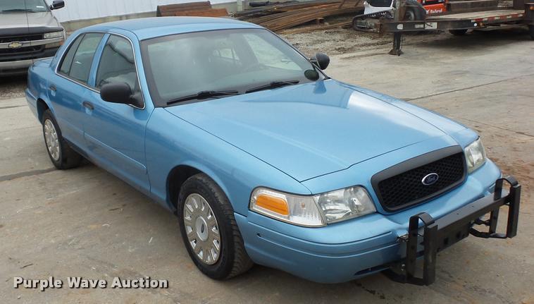 image for item L4502 2005 Ford Crown Victoria Police Interceptor