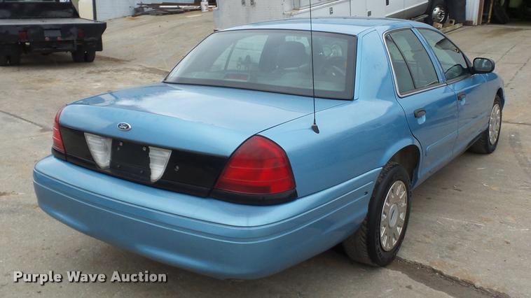 image for item L4502 2005 Ford Crown Victoria Police Interceptor