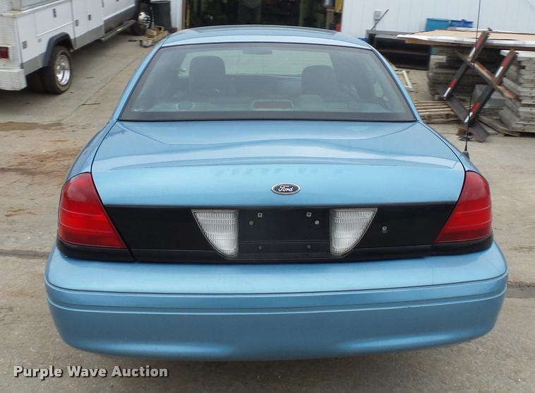 image for item L4502 2005 Ford Crown Victoria Police Interceptor