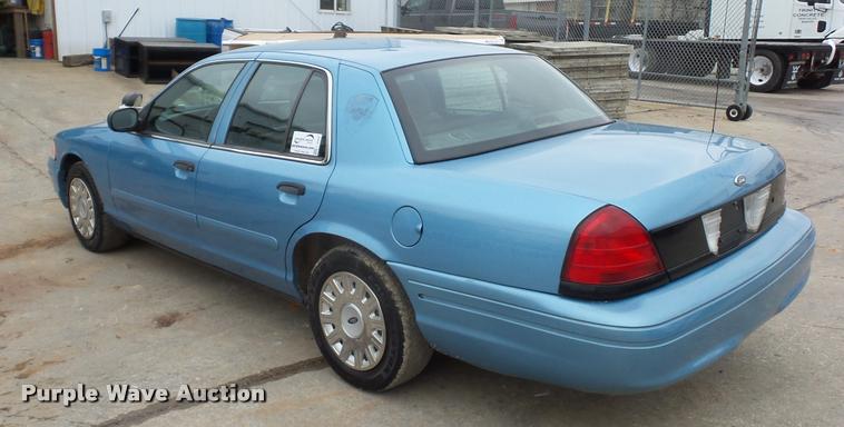 image for item L4502 2005 Ford Crown Victoria Police Interceptor