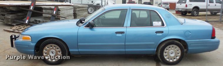 image for item L4502 2005 Ford Crown Victoria Police Interceptor