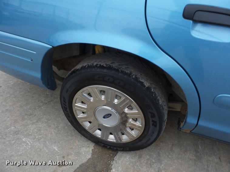 image for item L4502 2005 Ford Crown Victoria Police Interceptor