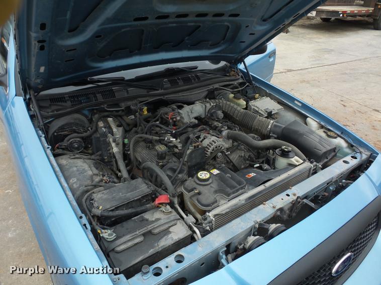 image for item L4502 2005 Ford Crown Victoria Police Interceptor