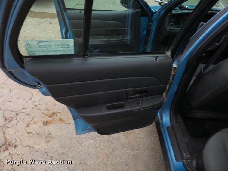 image for item L4502 2005 Ford Crown Victoria Police Interceptor