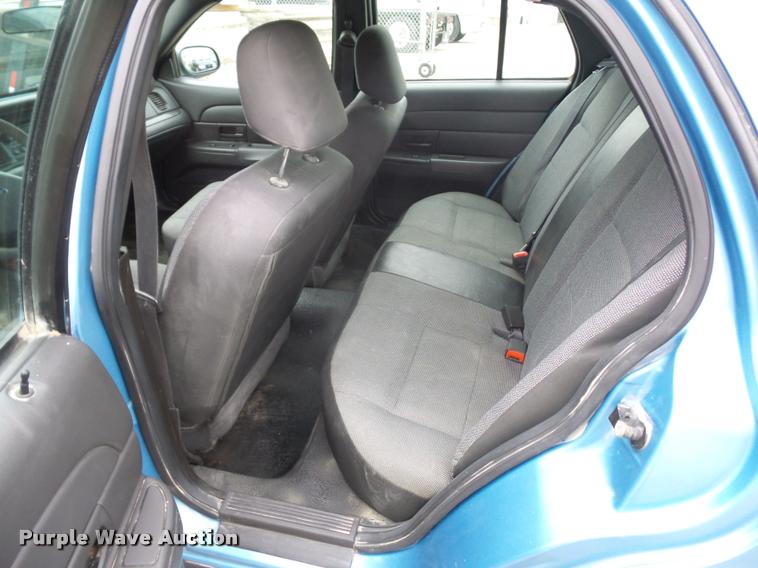 image for item L4502 2005 Ford Crown Victoria Police Interceptor