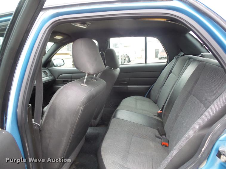 image for item L4502 2005 Ford Crown Victoria Police Interceptor