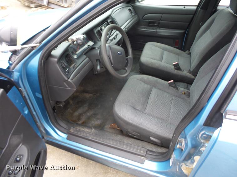 image for item L4502 2005 Ford Crown Victoria Police Interceptor
