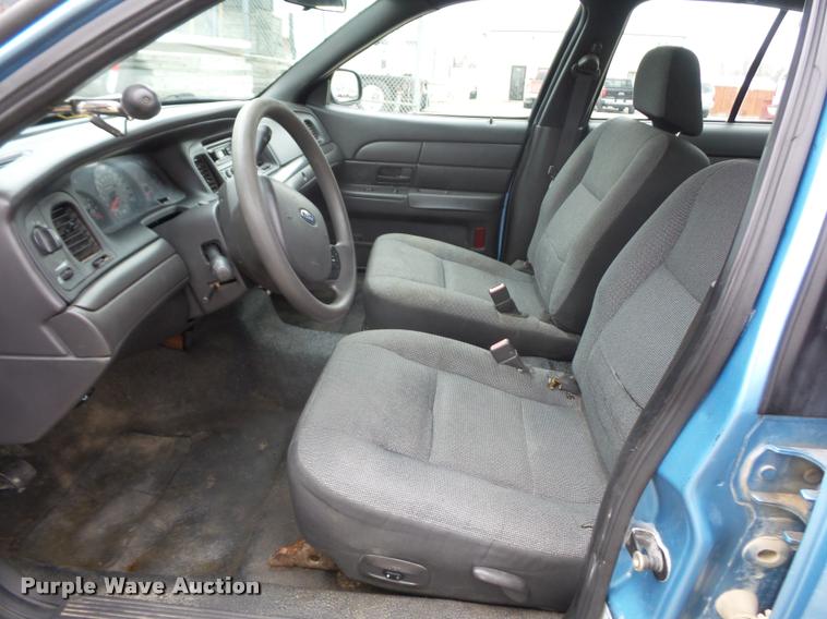 image for item L4502 2005 Ford Crown Victoria Police Interceptor