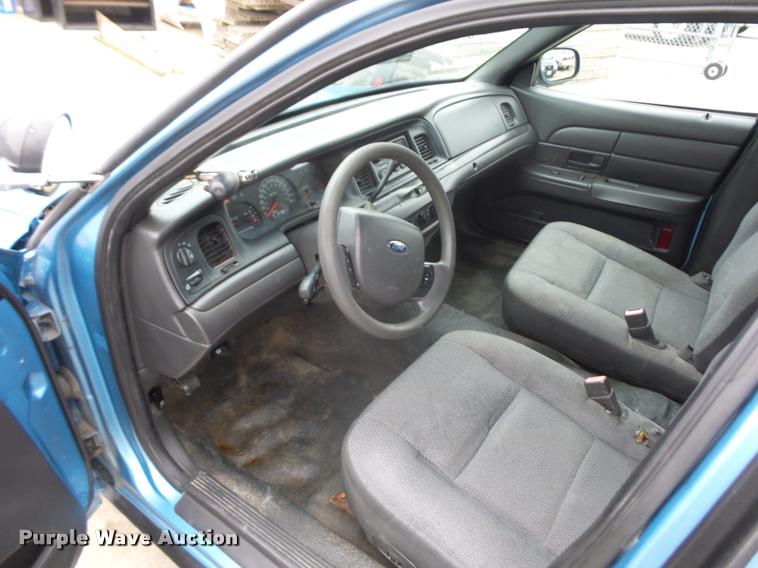 image for item L4502 2005 Ford Crown Victoria Police Interceptor