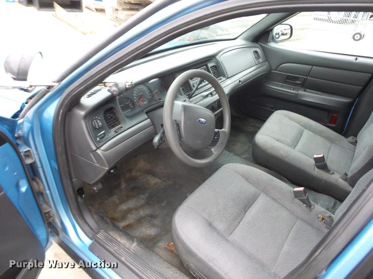 image for item L4502 2005 Ford Crown Victoria Police Interceptor