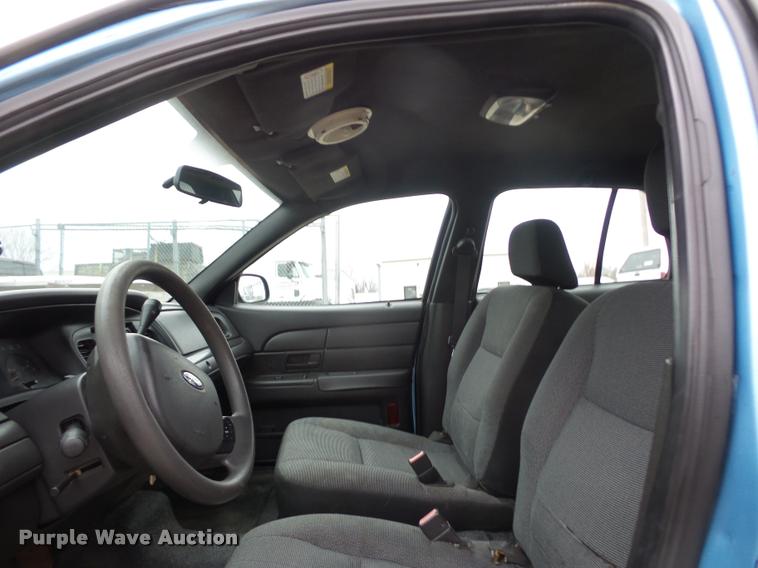 image for item L4502 2005 Ford Crown Victoria Police Interceptor