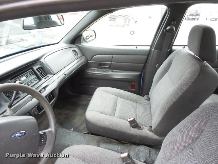image for item L4502 2005 Ford Crown Victoria Police Interceptor