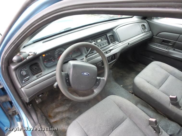 image for item L4502 2005 Ford Crown Victoria Police Interceptor